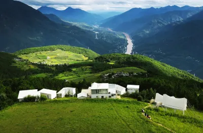 Shangri-La Manxingyu · FrozenDreamForest Resort Hotel Hôtels à proximité de : Haba Snow Mountain