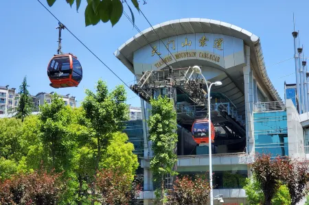 Zhangjiajie Qinghuan Homestay (Tianmen Mountain Cableway Store)