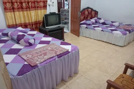 Wisma Sederhana Отели в г. Мамаджу