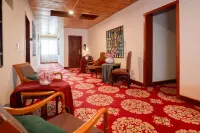 Jiuzhaigou Yinghai Holiday Hotel (Jiuzhaigou Scenic Area Tourist Center)