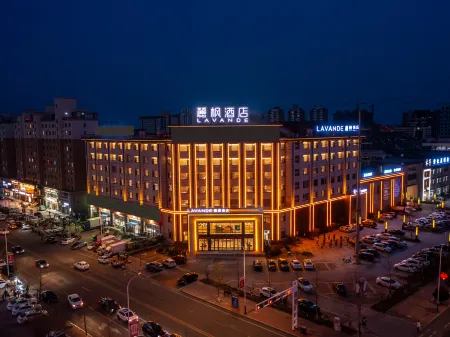 Lavande Hotel (Xingcheng Government Seaside Tourist Scenic Area Branch) Отели рядом с достопримечательностью «Three Reef Range Rover»