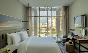 TH8 Palm Vignette Collection, Beach Resort