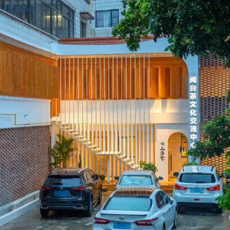 Anruo TRIPPER Homestay (Xijie Zhonglou) Отели рядом с достопримечательностью «Гора Qinyuan»
