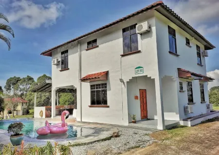 Yussy Homestay at Afamosa Bungalow Отели в г. Pegoh