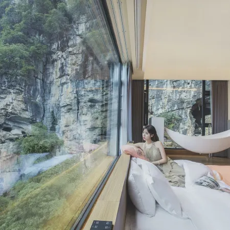 Yihan Mei'shu Resort(Guilin Yangshuo West street Li river Scenic Area Store)