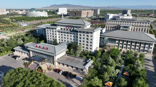 Ningcheng Hotel - parking