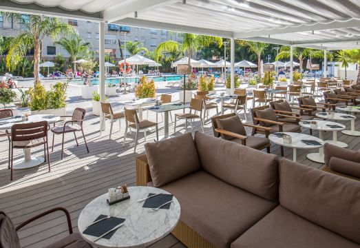 3. 멜리아 레브레로..