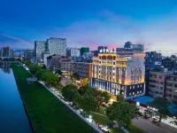 Huizhou Four Seasons Maple Hotel（Huizhou High Speed Rail Station Xinghe Coco Store） Hotels near Danshui