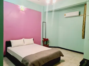 Royal Land Mae Klong Hotel