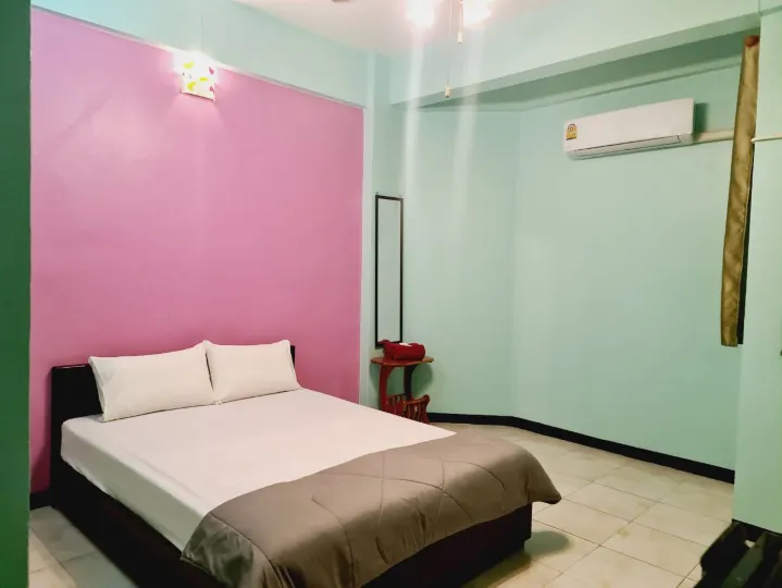 Royal Land Mae Klong Hotel