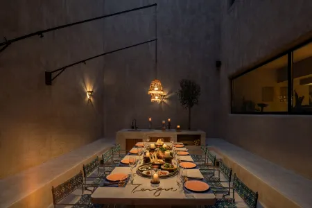 TengolHotel Отели рядом с достопримечательностью «Desert Escalator»