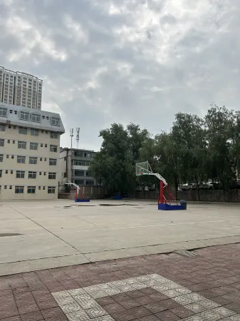 Lanzhou Jian'ou Hotel Отели рядом с достопримечательностью «Lanzhou Resources & Environment Voc-Tech College»