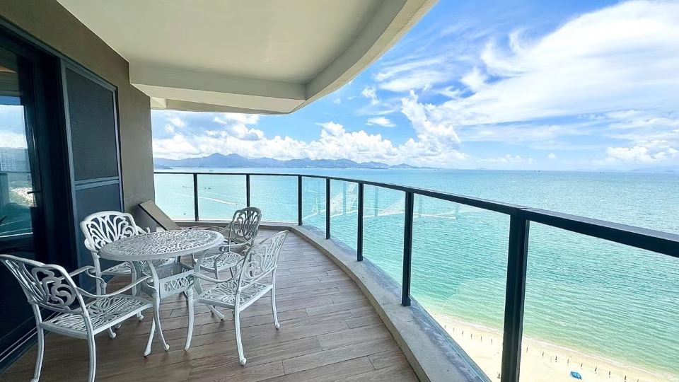 Yueju Seaview Apartment (Wuchuan Dinglongwan Branch)