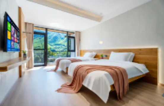 Dragon Pool Inn (Anji Zhangcun Longwang Mountain Gorge Rafting Branch)