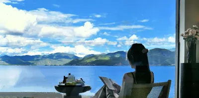 Lugu Lake Qingchen Sanshe Lakeside Hotel Hotel di Lugu Lake Daluoshui Dock, Lijiang