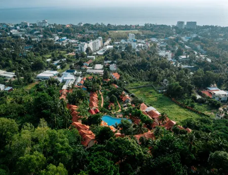 Daisy Resort Отели рядом с достопримечательностью «Chinh Toa Dalat»