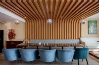 LANOU Hotel (Korla Jindu Square)