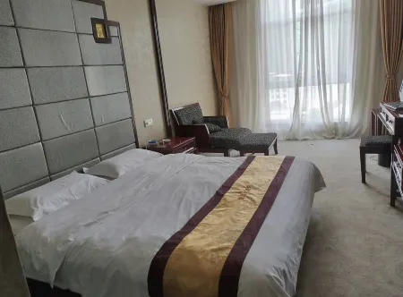 Nanzhang Longxin Hotel Отели рядом с достопримечательностью «Nanjian Tulin»