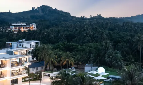 Blue Bird Guesthouse (Riyue Bay Food Court)