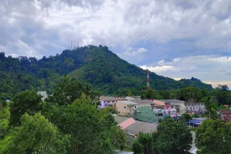 JJ Residence Phuket Town Отели рядом с достопримечательностью «VR COMPUTER PHUKET»