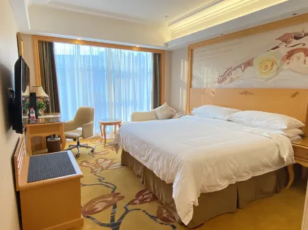 Vienna Hotel (Shenzhen  Qinghu Metro Station)