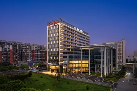 Hampton by Hilton Zhenjiang Отели в г. Чжэньцзян
