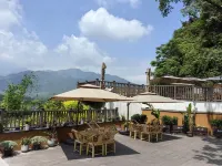 Yinxi Teahouse · Courtyard Private Hot Spring Homestay (Dujiangyan Scenic Area Nanqiao Store) - 인 (Inns)