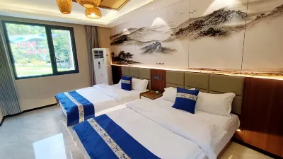 Huoshan Youyi Xiagu Hotel (60,000 Qingxia Scenic Area)