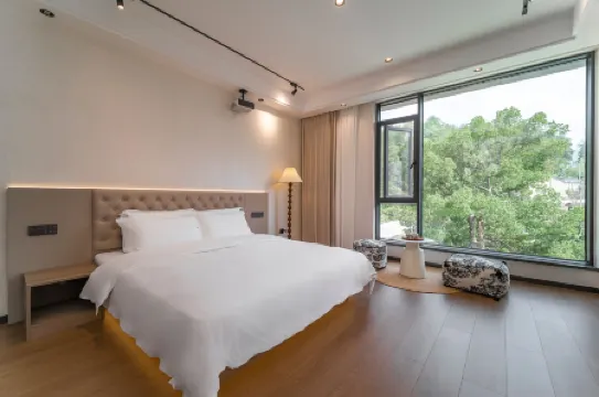 Therefore shuimu Qingyin B & B (Tonglu Maling Ancient Road store) Отели рядом с достопримечательностью «Fangyukong Yanjiyou Capsule Bookstore»