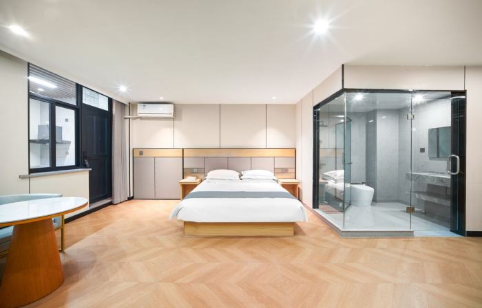 Ninghai jinzhongliuyi business hotel