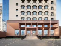 Jingling Huatian Holiday Hotel (Capital Gymnasium Baishiqiao South Subway Station) Hotels in Peking