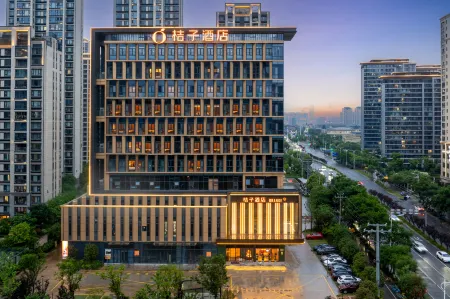 Orange Wenzhou Vientiane City Hotel Отели рядом с достопримечательностью «Towering Big Ancient Tree»