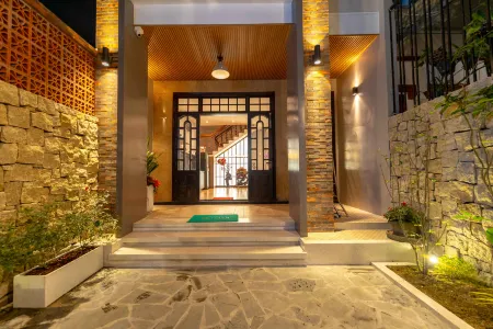 Sue Homestay Отели рядом с достопримечательностью «Tomb of Dục Đức»