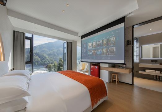 Space KONGEE·Family Pool Stream Tracing Designer Aesthetic Villa (Anji Yun Shang Grassland Resort) Hotel Overview