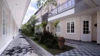 SOLTERRA SEMINYAK Boutique Hotel & Spa Powered by Archipelago Các khách sạn ở 