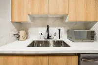 Modern & Cozy Stay in the Heart of Downtown Vancouver