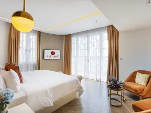 La Seine Hotel