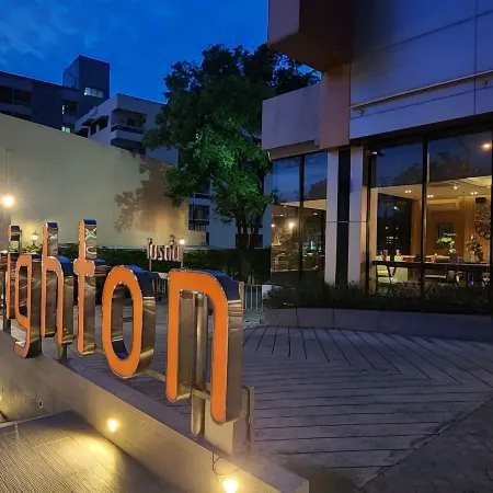 Brighton Hotel Bangkok Отели рядом с достопримечательностью «Станция BTS - Punnawithi»