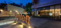 Brighton Hotel Bangkok ベーリング駅（BTS)周辺のホテル