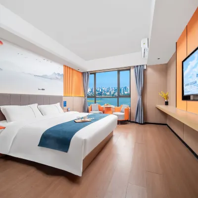 Jiangyue. River View 180° Two Shores Scenic Homestay (Nanchang Qiushui Square) 秋水広場駅周辺のホテル