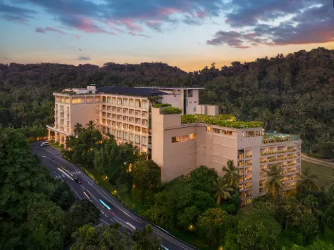 The Golden Crown Hotel Hotels in Ampitiya