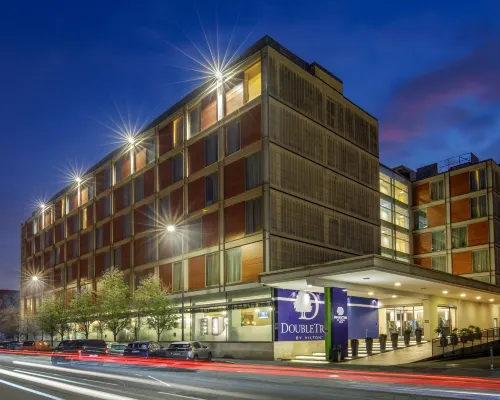 دبل تري باي هيلتون ميلان Hotels near كيو تي أوتو