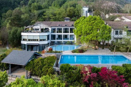 Blossom Valley Jinhua Отели рядом с достопримечательностью «Huangdaxian Scenic Area»