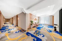 Elong R.YUN Hotel (Hohhot MixC Xinhua Square Subway Station)