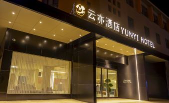 Dunhuang Yunyi Hotel