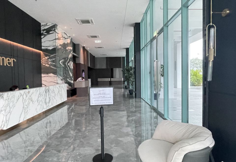 Baysuites Interior View
