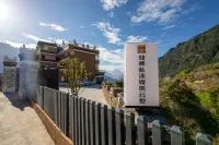Xianbai Private Hot Spring · Scenic View Cloud Villa