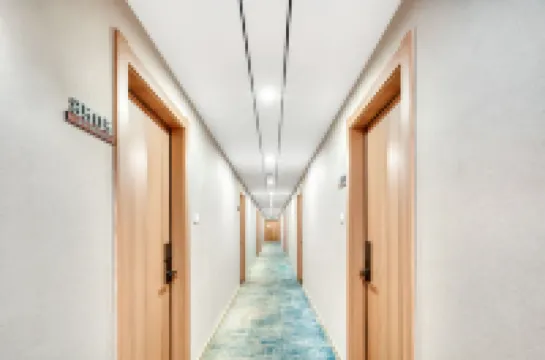 Linhai Ruiqian Esports Hotel