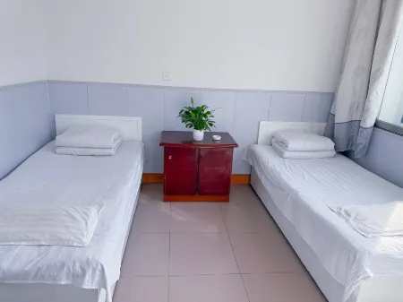 Yueshang Hotel (Shenmu Bus Station) Отели рядом с достопримечательностью «Erlang Mountain»