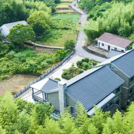 Tonglu Mountain Pillow Bamboo Oxygen Homestay Отели рядом с достопримечательностью «Shanhuling»